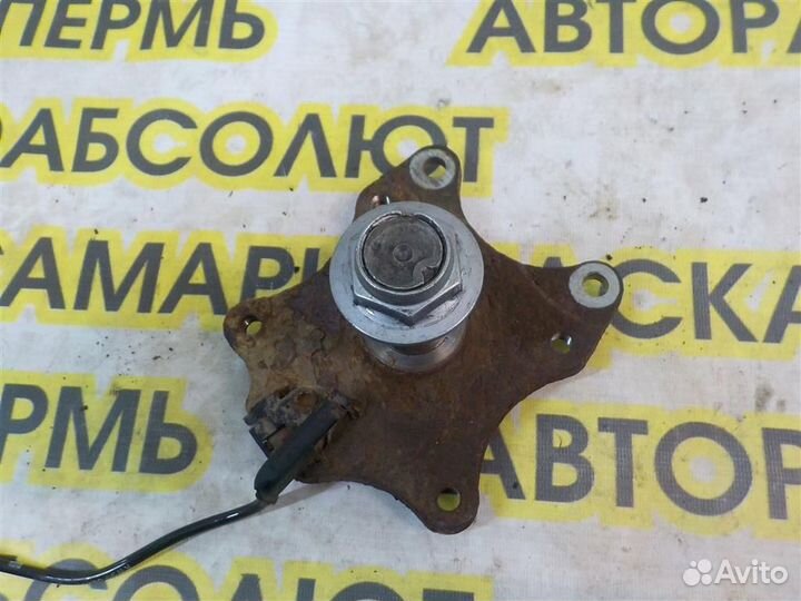 Цапфа Peugeot 307 2001-2007