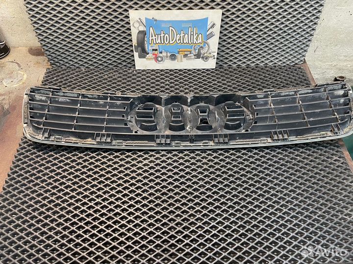 Решетка радиатора Audi A4 B5 1.6 101 л.с. AHL