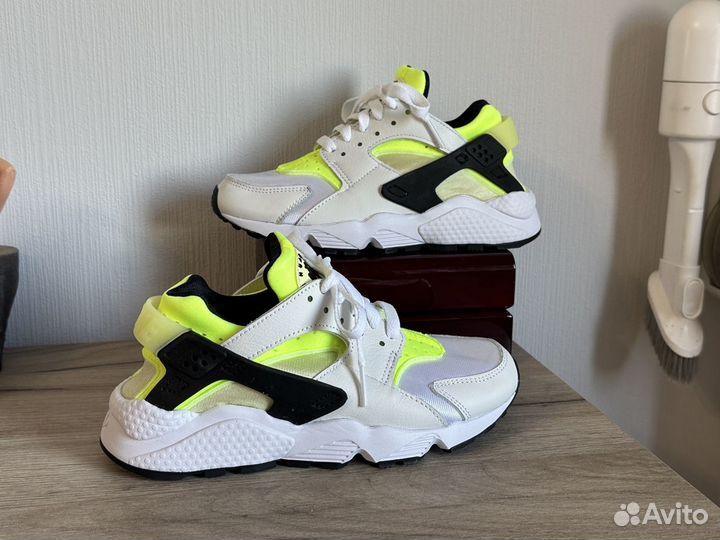 Кроссовки nike AIR huarache. Белые кроссовки