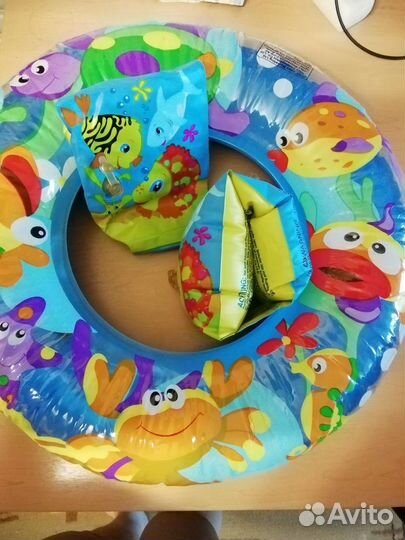 Надувной круг и детские нарукавники для плавания