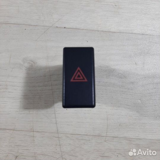 Кнопка аварийной сигнализации LADA Granta седан