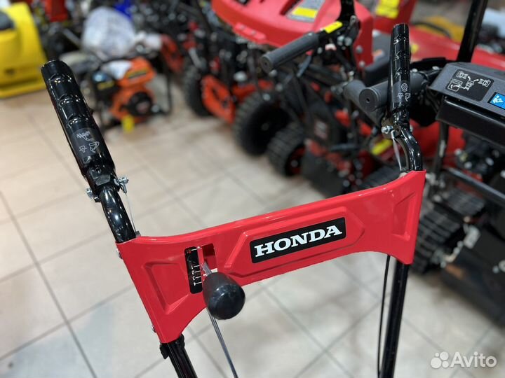 Снегоуборщик бензиновый Honda HSS569