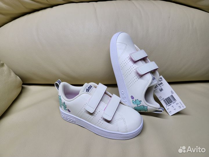 Кроссовки Adidas новые детские 26 1/2 р