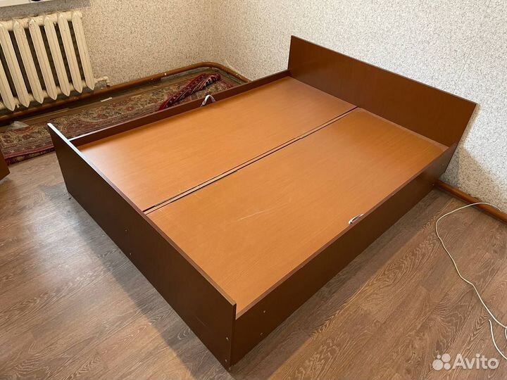Двухместная кровать с матрасом