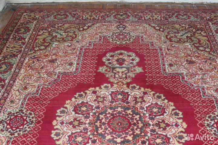 Шерстяной ковер