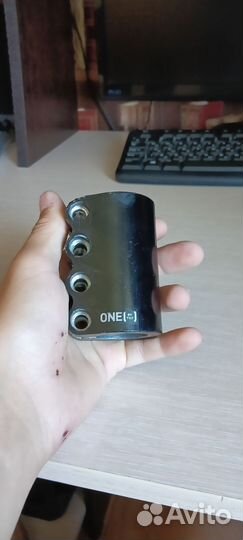 Зажим для трюкового самоката