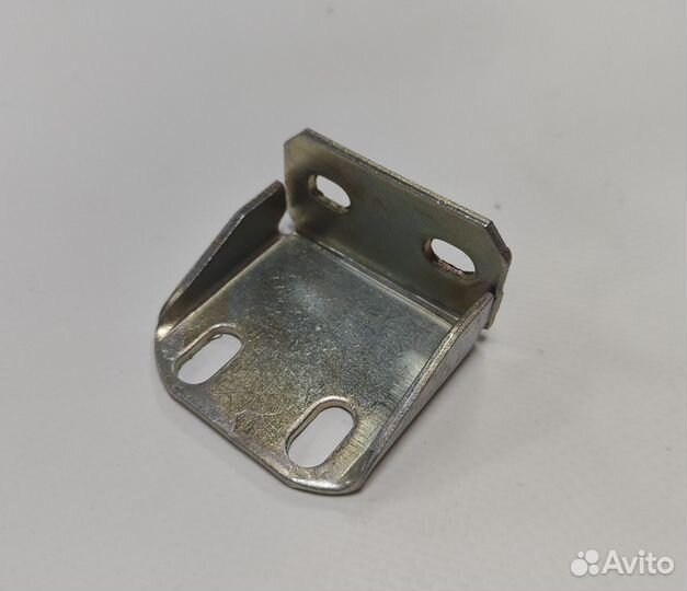 Петля двери нижняя левая для холодильника Бирюс