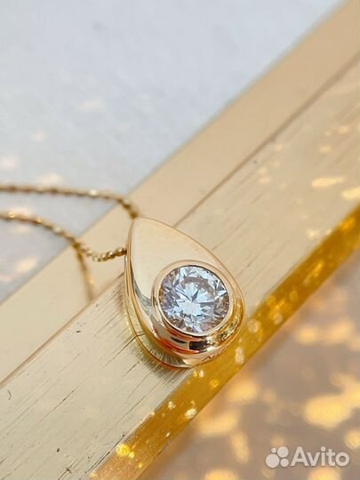 Золотое колье с природным бриллиантам