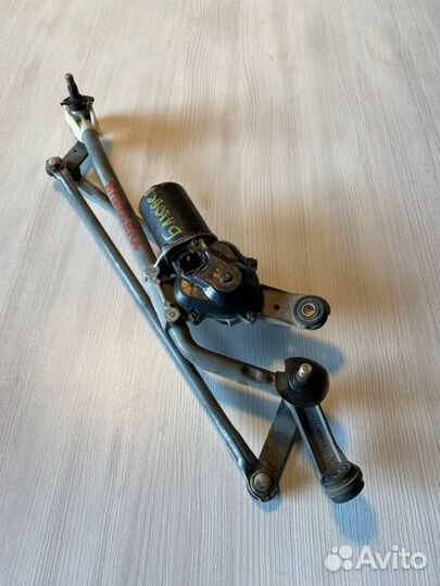 Механизм стеклоочистителя передний Nissan Bluebird