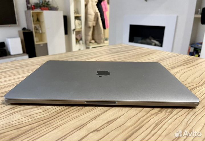 Macbook pro 13 2019 touch bar как новый