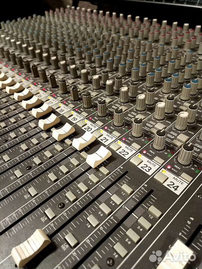 Студийное музыкальное оборудование