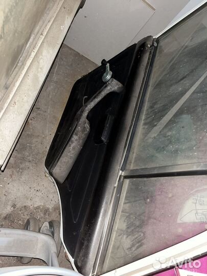 Задние двери, крышка багажника, заднее окно