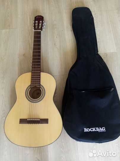 Гитара с чехлом