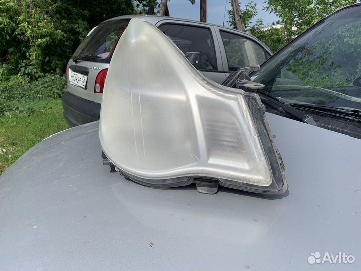 Права фара Nissan Almera G15