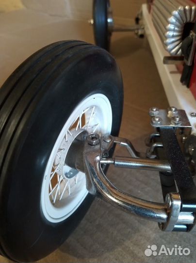 Машинка заводная. Жестяная