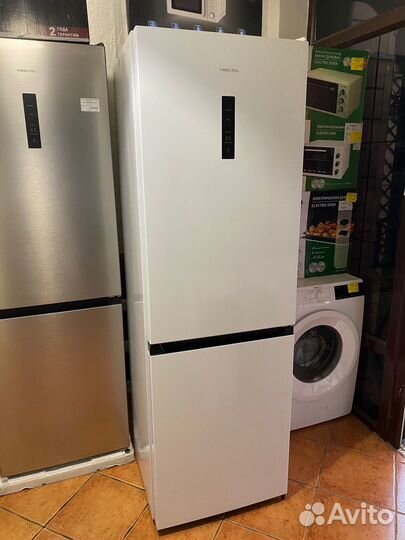 Холодильник hiberg RFC-330D NFW белый