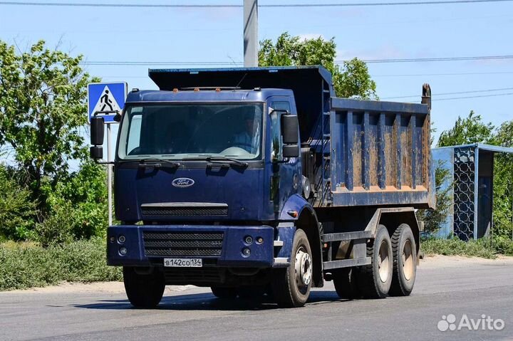 Водитель самосвала Ford Cargo 3530