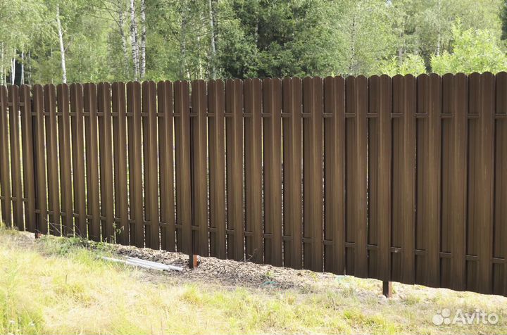 Забор из штакетника для дома