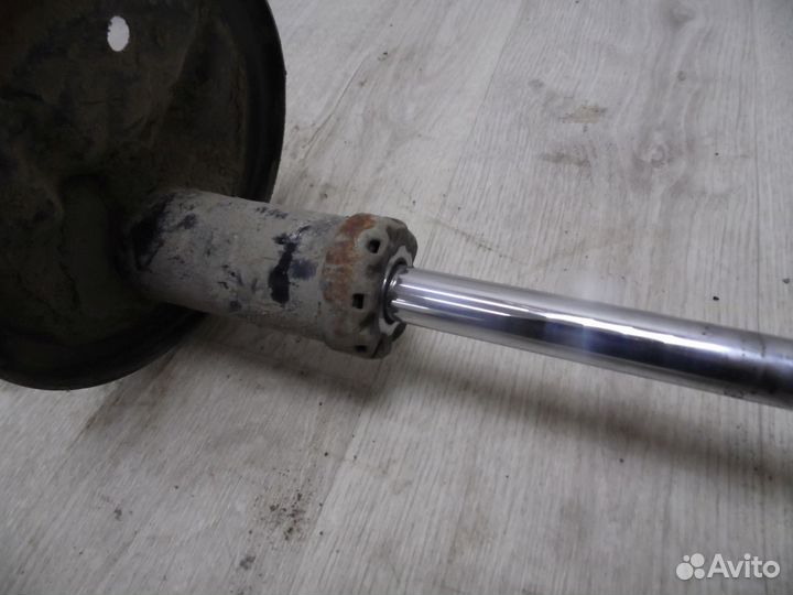 Амортизатор передний правый Mitsubishi Lancer 9