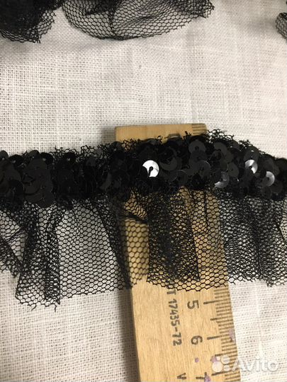 Кружево с пайетками и бисером