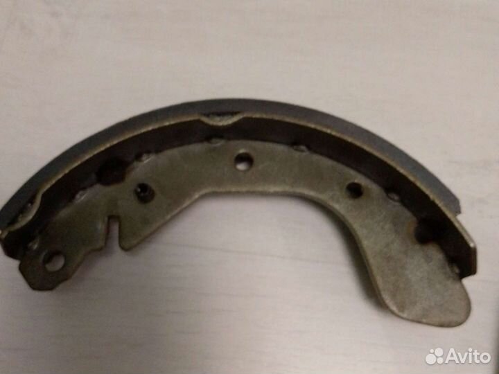 Тормозные колодки и левый фонарь