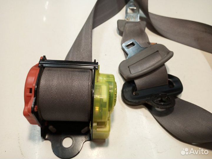 Ремень безопасности задний левый Mazda Premacy