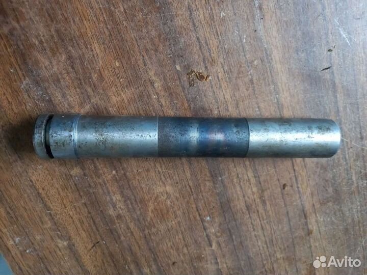 Ось блока шестерен заднего хода зил-130