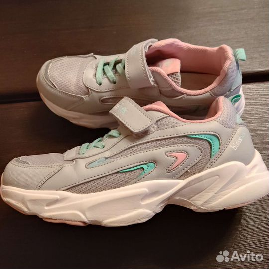 Кроссовки для девочки