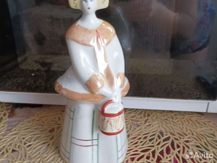 Статуэтка фарфор