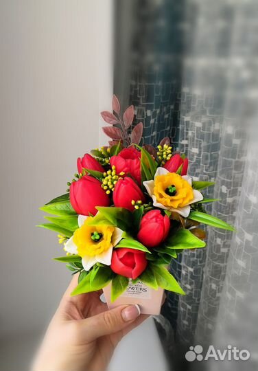 Букет тюльпанов и нарциссов из мыла