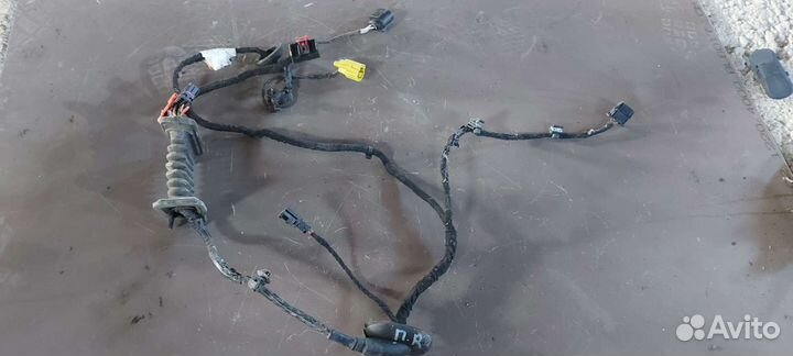 Проводка двери передний левый на Volkswagen Passat