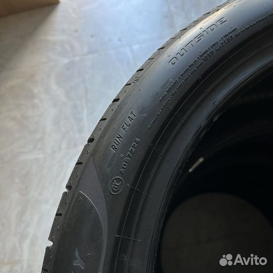 Pirelli P Zero PZ4 315/35 R22 и 275/40 R22