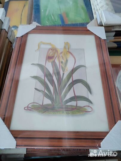 Картина в рамке под стеклом