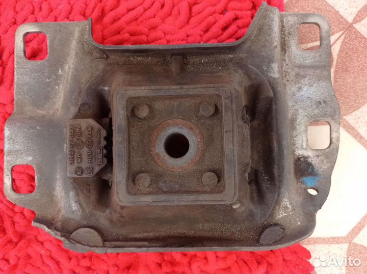 Подушка двигателя левая Мазда 3 бк