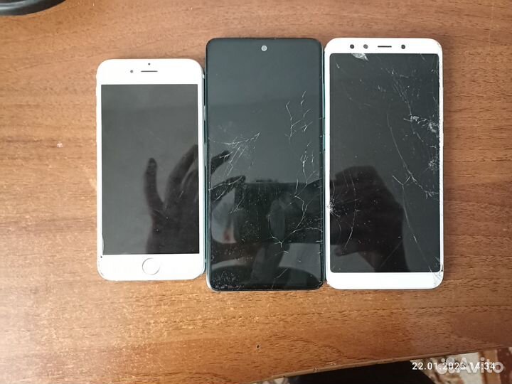 Смартфоны iPhone 6, Samsung Galaxy a51, redmi A02