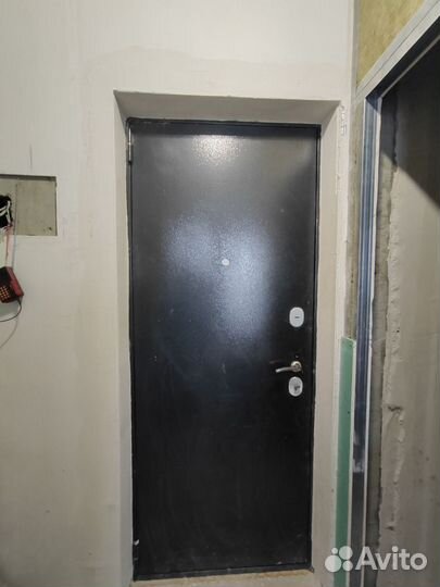 Дверь входная металлическая от застройщика