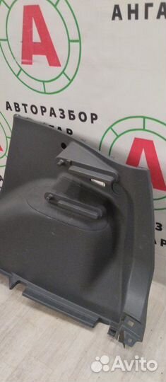 Обшивка багажника задняя правая Mitsubishi Colt