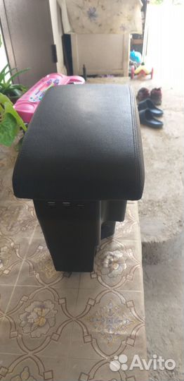 Подлокотник на kia rio 3