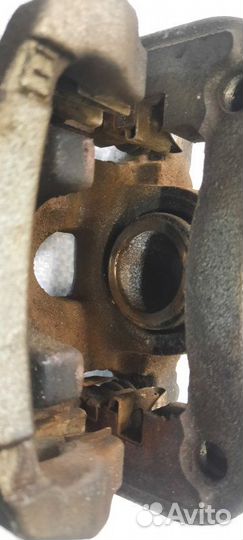 Суппорт тормозной задний правый Lexus Rx330 MCU33