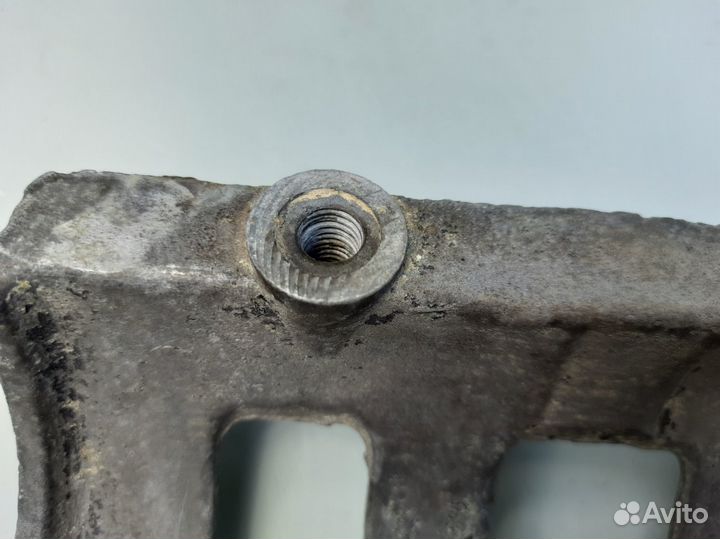 Крепление двигателя Dodge Caravan 2