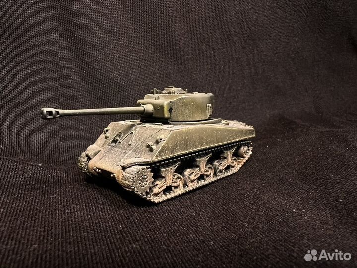 Модель танка M4A2 Шерман 1:100
