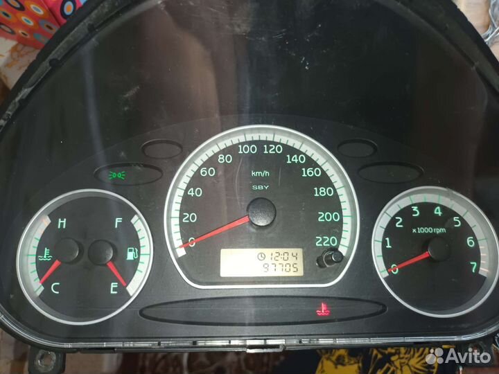 Панель приборов с тахометром