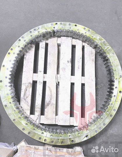 Поворотный круг Komatsu PC400-LC 208-25-61300