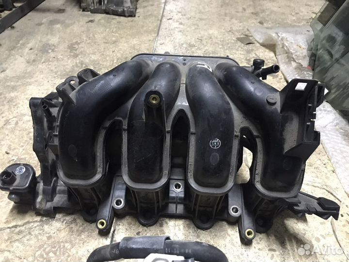 Коллектор впускной Mazda 3 BL 1.6л 2012 год