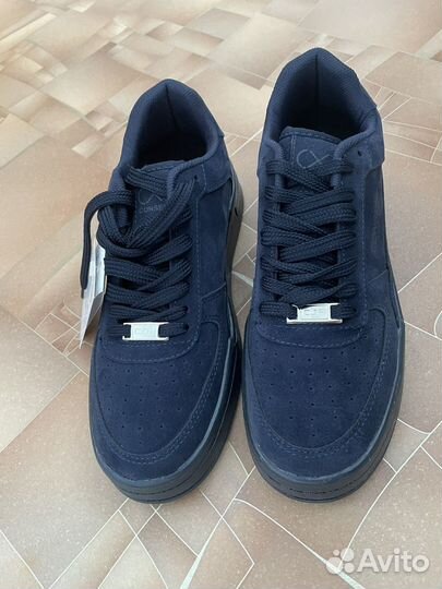 Продам кроссовки подойдут и девушке, и мужчине