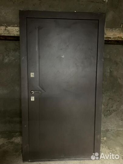 Дверь входная металлическая бу