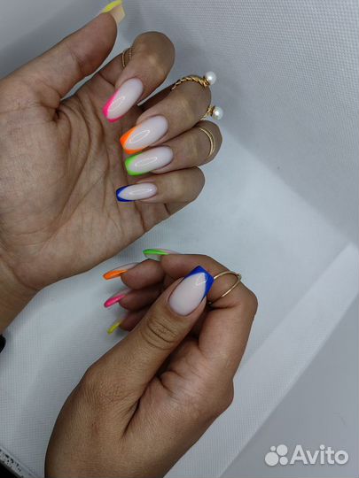 Маникюр, педикюр, наращивание ногтей