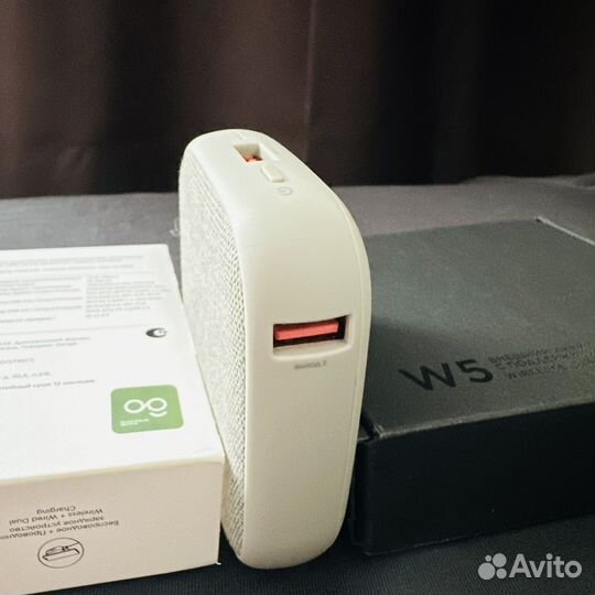 Внешний аккумулятор с беспроводной зарядкой 10000