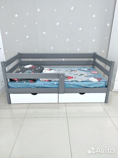 Детская кровать с мягким изголовьем