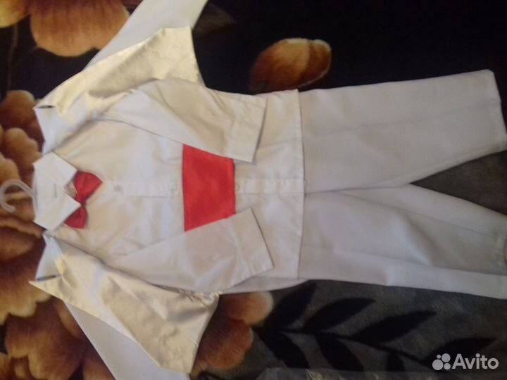 Костюм тройка